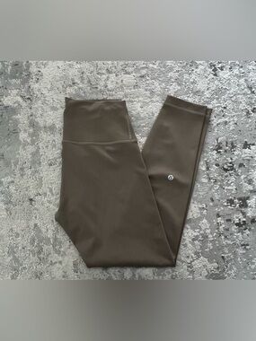 Like new lululemon wunder train size 8 25” nomad